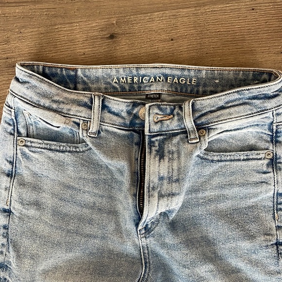 LIKE NEW American Eagle Mom Jeans Size 4 - Picture 8 of 11